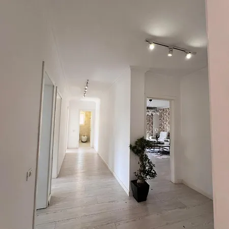 Superb House @ Rruga Elbasanit * Tirana