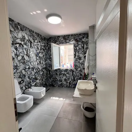 Apartment Superb House @ Rruga Elbasanit *