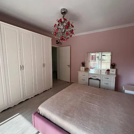 Apartment Superb House @ Rruga Elbasanit *